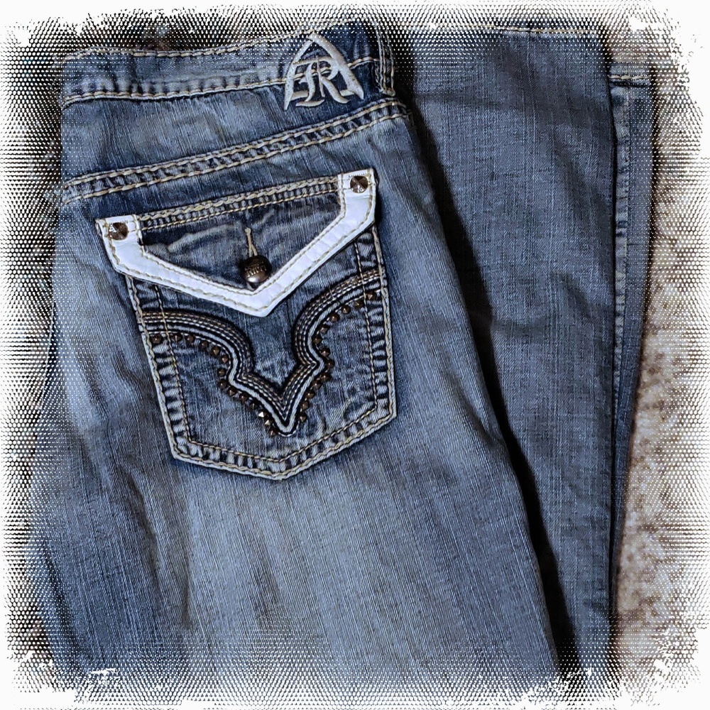 Antique Rivet 36x32 Light Blue Wash